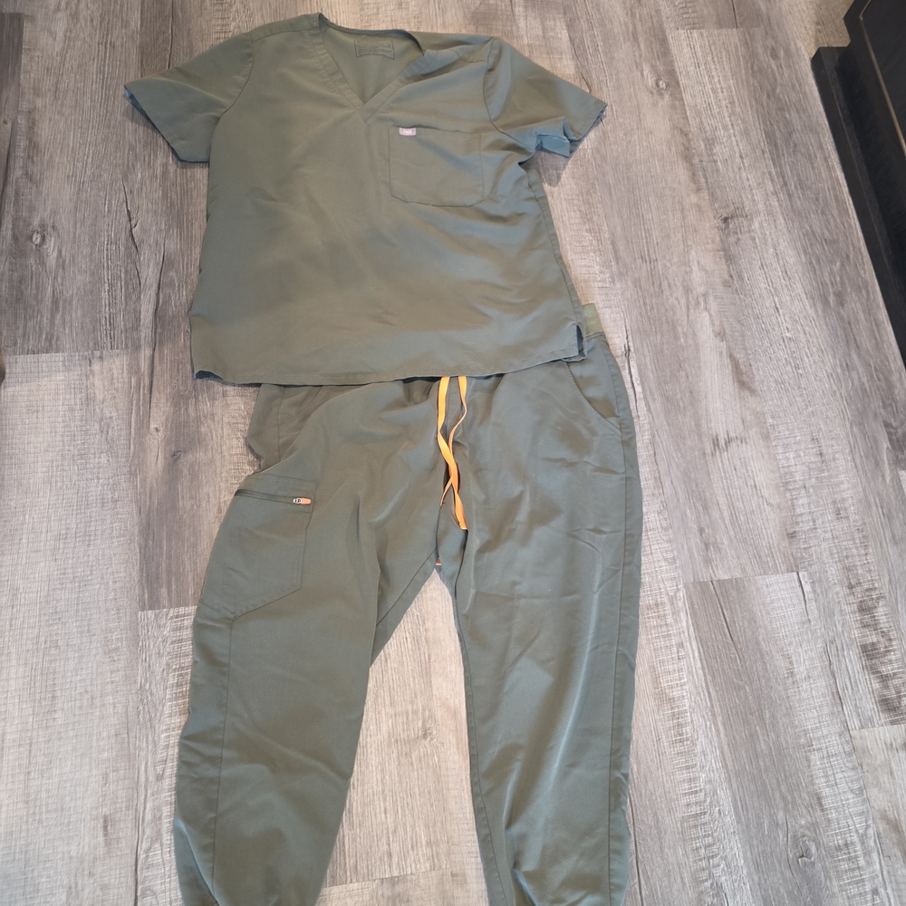 Figs Moss Green Scrub Set